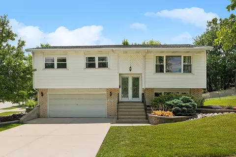9039 Elm Cir, Hickory Hills, IL 60457