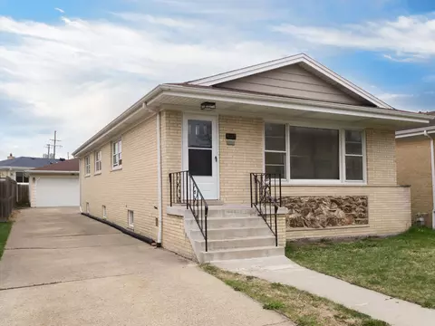 6747 N Sauganash Ave, Chicago, IL 60645