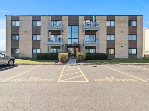 668 Pinecrest Dr #203, Prospect Heights, IL 60070