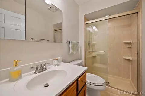 Bath - 401 Kickapoo Ave, Batavia, IL 60510 photo 2 of 3