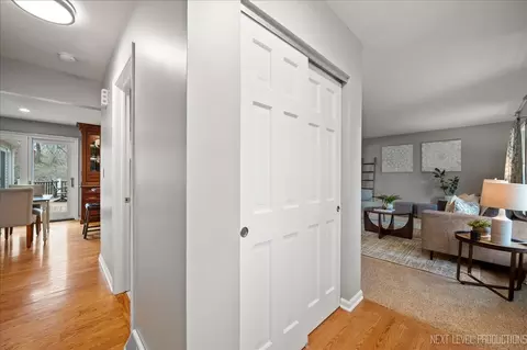 Entry Way - 401 Kickapoo Ave, Batavia, IL 60510 photo 1 of 1