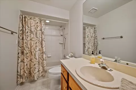 Bath - 401 Kickapoo Ave, Batavia, IL 60510 photo 3 of 3