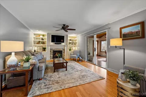 Living - 401 Kickapoo Ave, Batavia, IL 60510 photo 3 of 3