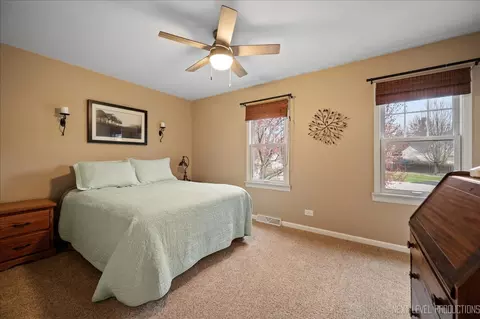 Bedroom - 401 Kickapoo Ave, Batavia, IL 60510 photo 3 of 4