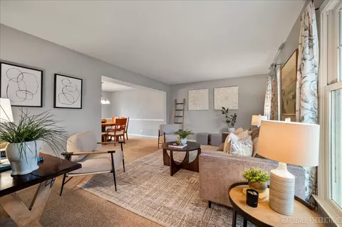 Living - 401 Kickapoo Ave, Batavia, IL 60510 photo 1 of 3