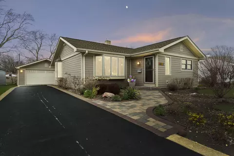 2408 Sigwalt St, Rolling Meadows, IL 60008