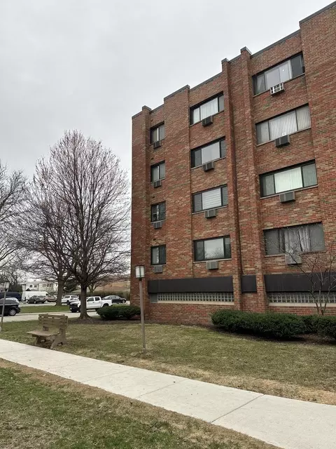5310 N Chester Ave #306, Chicago, IL 60656