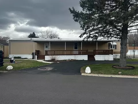 2504 Lilac Ln, Sycamore, IL 60178