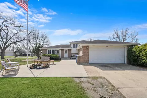 609 Chippewa Ln, Darien, IL 60561
