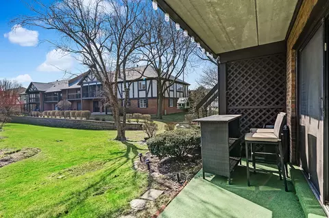 Exterior - 6147 Willowhill Rd #B, Willowbrook, IL 60527 photo 3 of 5