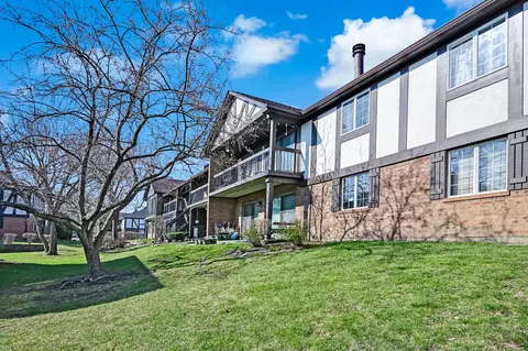Exterior - 6147 Willowhill Rd #B, Willowbrook, IL 60527 photo 4 of 5