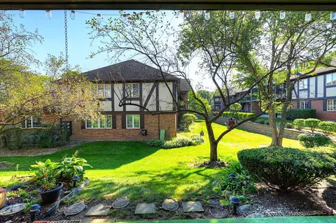 Exterior - 6147 Willowhill Rd #B, Willowbrook, IL 60527 photo 2 of 5