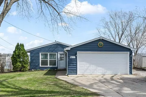 5110 W Shore Dr, Mchenry, IL 60050