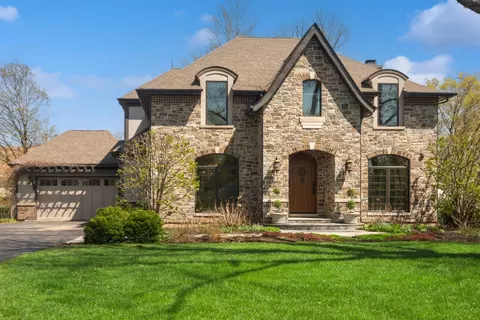 745 S Summit St, Barrington, IL 60010