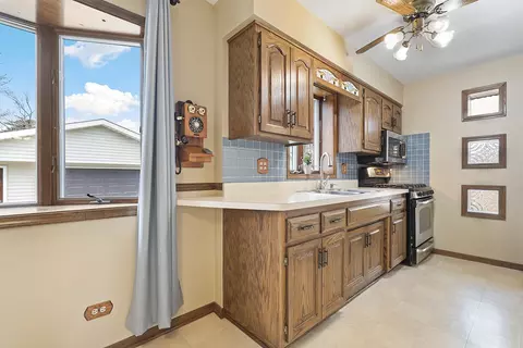 Kitchen - 11529 S Kolin Ave, Alsip, IL 60803 photo 1 of 2