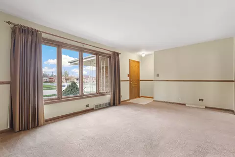 Living - 11529 S Kolin Ave, Alsip, IL 60803 photo 2 of 5