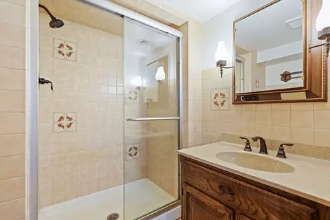 Bath - 11529 S Kolin Ave, Alsip, IL 60803 photo 2 of 2