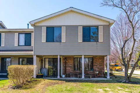 1013 Polk Ct, Vernon Hills, IL 60061