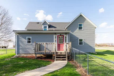 307 Cartwright Ave, Ashton, IL 61006