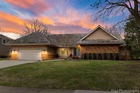 623 Innsbruck Ct, Libertyville, IL 60048