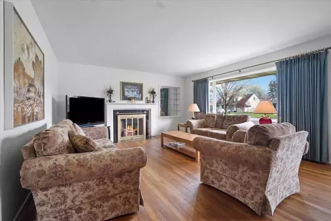 Living - 2112 E Taylor St, Bloomington, IL 61701 photo 2 of 3