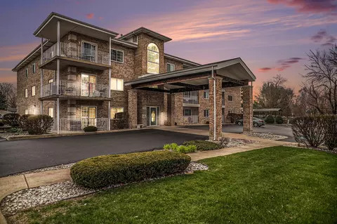 18216 Lange St #3C, Lansing, IL 60438