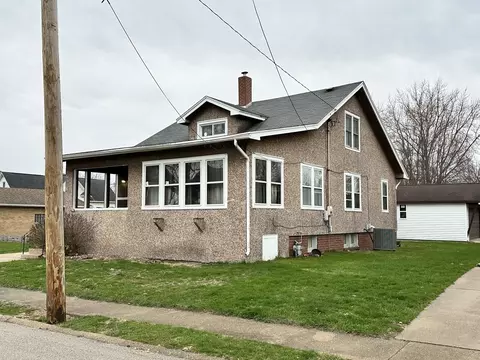 1218 Schuyler St, Peru, IL 61354 photo 2