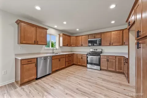 1413 6th St, Harvard, IL 60033 photo 3