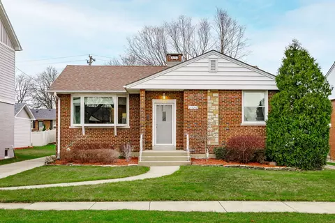 2326 Stratford Ave, Westchester, IL 60154