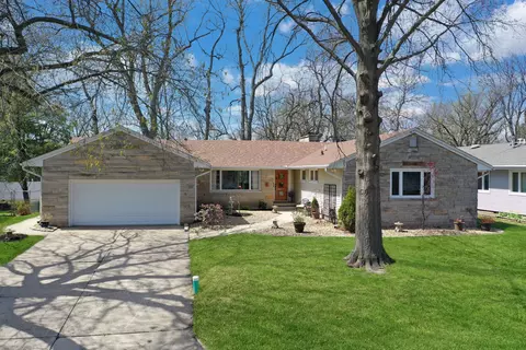 3 Eastmoreland Pl, Decatur, IL 62521