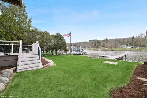 Exterior - 1539 Lowe Dr, Algonquin, IL 60102 photo 5 of 7