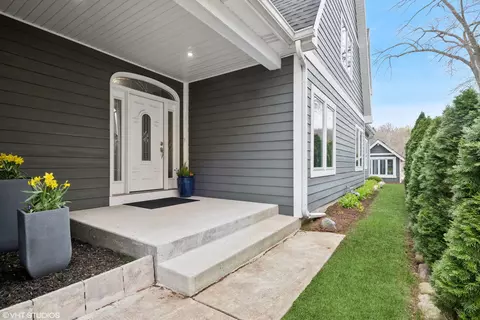 Exterior - 1539 Lowe Dr, Algonquin, IL 60102 photo 2 of 7