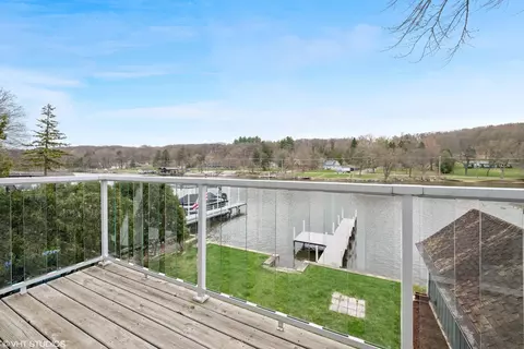 Exterior - 1539 Lowe Dr, Algonquin, IL 60102 photo 3 of 7