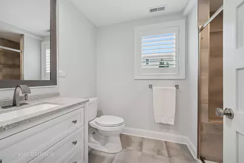 Bath - 1539 Lowe Dr, Algonquin, IL 60102 photo 1 of 4