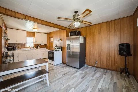 Kitchen - 1100 175th St, East Hazel Crest, IL 60429 photo 4 of 5
