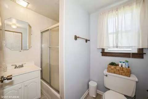 Bath - 1100 175th St, East Hazel Crest, IL 60429 photo 1 of 1