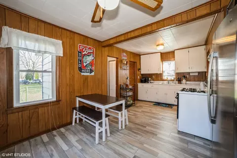 Kitchen - 1100 175th St, East Hazel Crest, IL 60429 photo 5 of 5