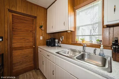 Kitchen - 1100 175th St, East Hazel Crest, IL 60429 photo 2 of 5
