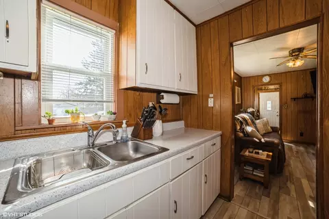 Kitchen - 1100 175th St, East Hazel Crest, IL 60429 photo 3 of 5