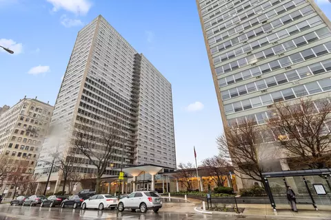 3550 N Lake Shore Dr #810, Chicago, IL 60657