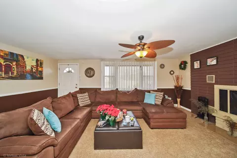Living - 3133 172nd St, Hazel Crest, IL 60429 photo 3 of 4
