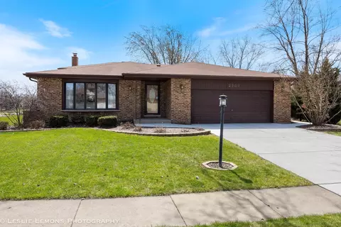2989 Drover Ln, Darien, IL 60561