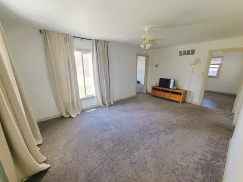 Living - 514 E Graham St, Dixon, IL 61021 photo 2 of 3