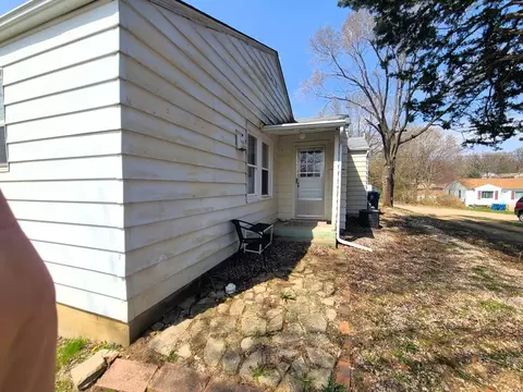 Exterior - 514 E Graham St, Dixon, IL 61021 photo 5 of 7