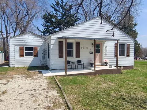 Exterior - 514 E Graham St, Dixon, IL 61021 photo 6 of 7