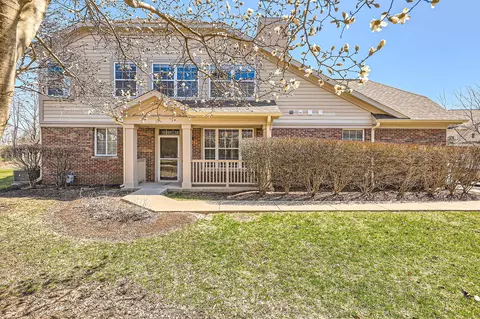 488 Harvey Lake Dr, Vernon Hills, IL 60061