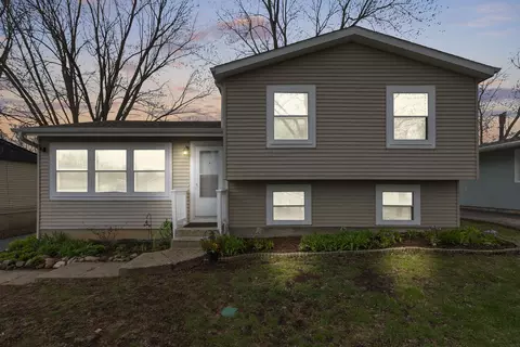 1903 Highview Ave, Mchenry, IL 60050 photo 2
