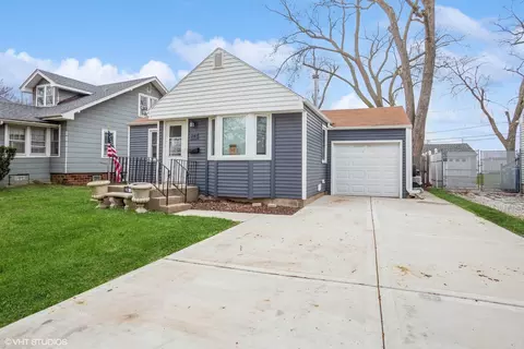 28 S Illinois Ave, Villa Park, IL 60181