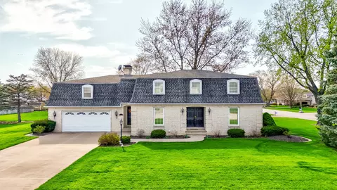 4 Schmitt Dr, Streator, IL 61364