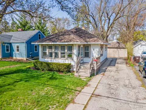 388 Douglas Ave, Crystal Lake, IL 60014
